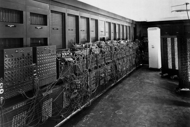 昔の巨大コンピューター
