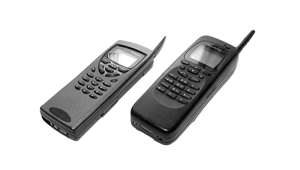 Deux téléphones cellulaires 